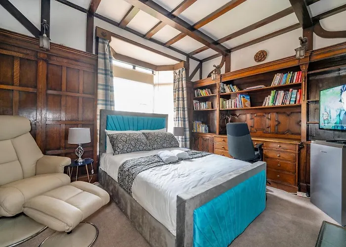 *Rg9Bc* For Your Most Relaxed & Cosy Stay + Free Parking + Free Fast Wifi *