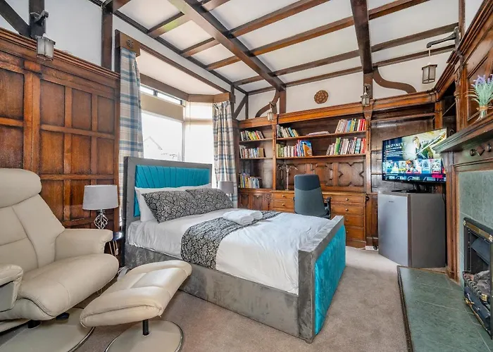 *Rg9Bc* For Your Most Relaxed & Cosy Stay + Free Parking + Free Fast Wifi *