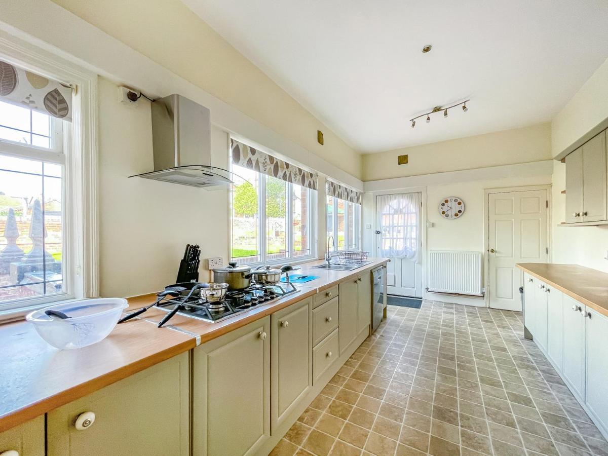 *rg9bc* For Your Relaxed & Cosy + Free Parking + Free Fast Wifi * Leeds (West Yorkshire)