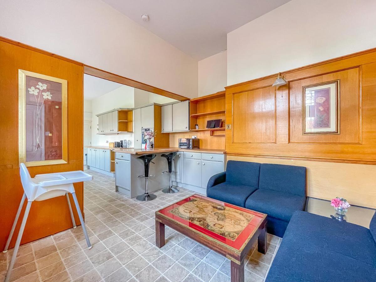 Homestay *rg9bc* For Your Relaxed & Cosy + Free Parking + Free Fast Wifi * *